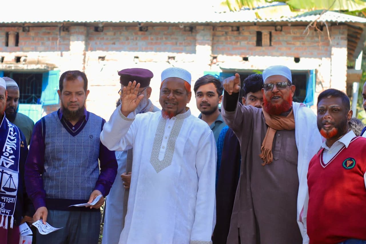 বাঘা পৌরসভায় দাঁড়ি পাল্লা প্রতীকের প্রার্থী নাজমুল হকের গণসংযোগ Cover