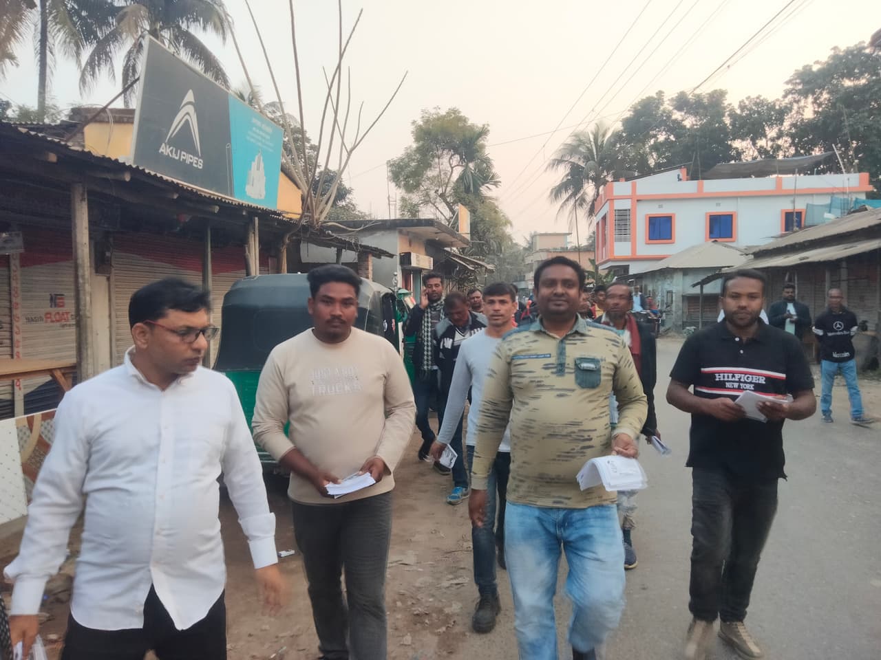 বাঘার আড়ানী পৌর বাজারে মহিদুল ইসলাম জুয়েলের নেতৃত্বে ধানের শীষের ব্যাপক গণসংযোগ Cover