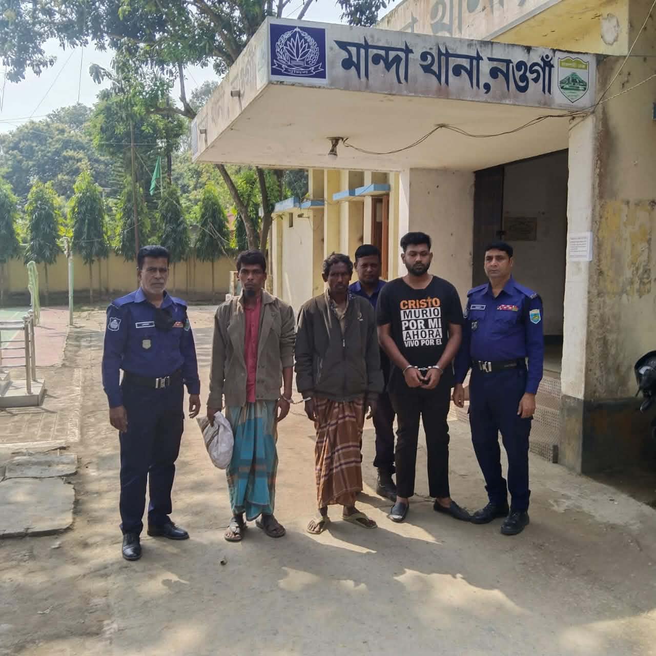 ভুয়া পাইলট সেজে প্রেম ও বিয়ে: রাজশাহীতে সিরিয়াল নারী প্রতারণায় গ্রেফতার মারুফ ওরফে অধি Cover