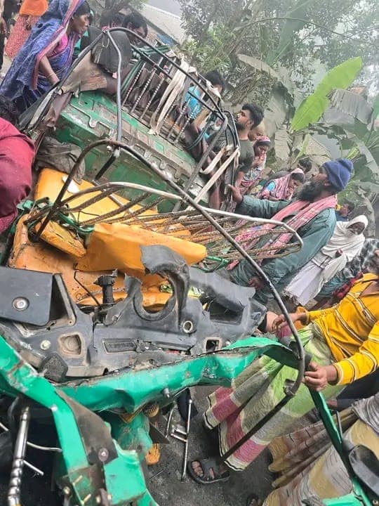 বাঘায় সড়ক দুর্ঘটনায় মা-সহ নিহত ৩, ছেলে গুরুতর আহত Cover