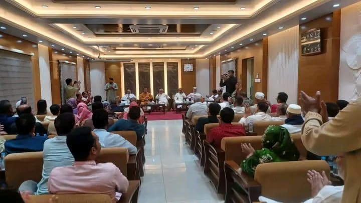 রাজশাহীতে সরকারি আইন কর্মকর্তাদের সঙ্গে ভূমিমন্ত্রীর মতবিনিময় ও ঈদ শুভেচ্ছা বিনিময় Cover