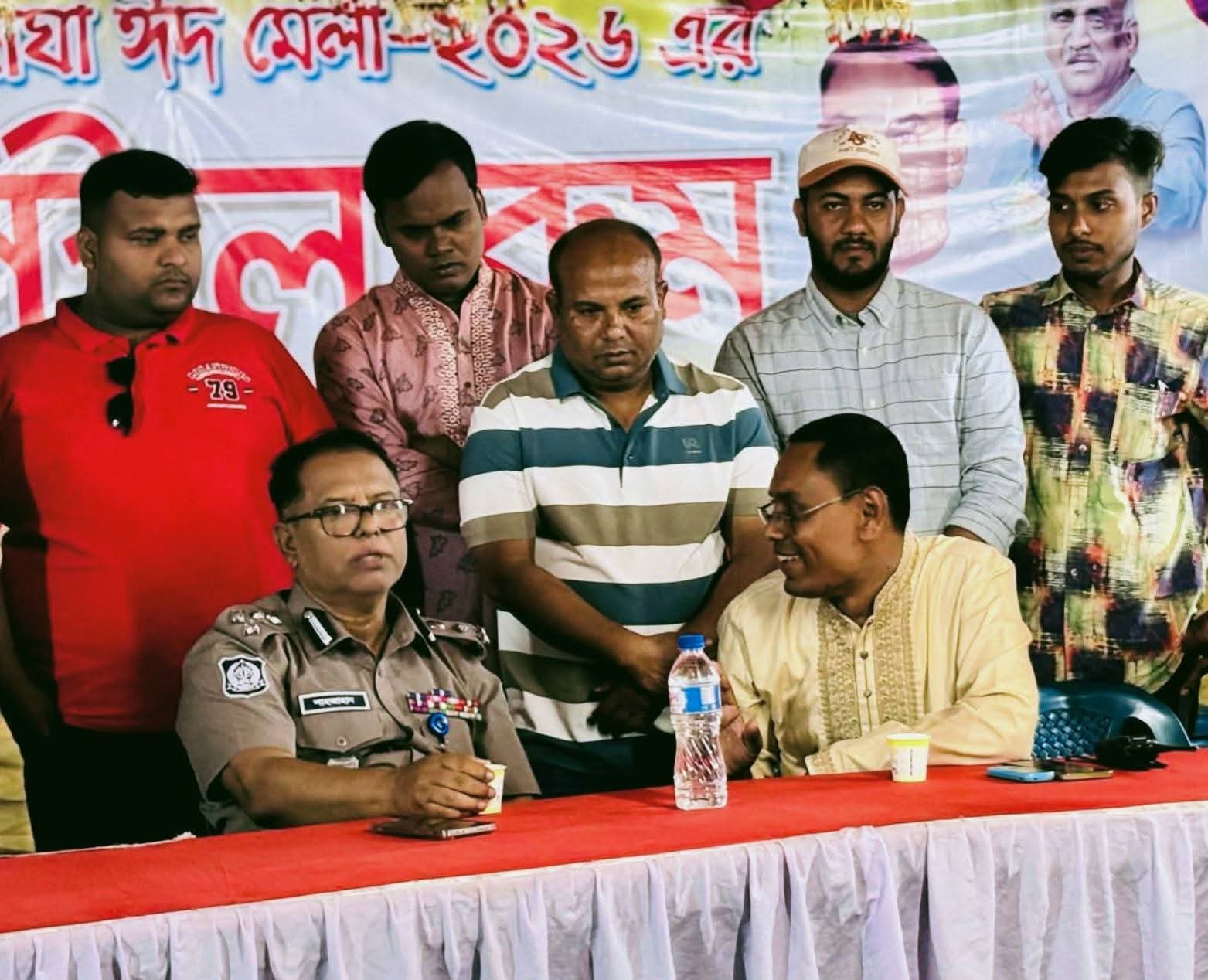 ঐতিহ্যের ছোঁয়ায় মুখর বাঘার ঈদ মেলা: পরিদর্শনে ডিআইজি শাহাজান আলী Cover