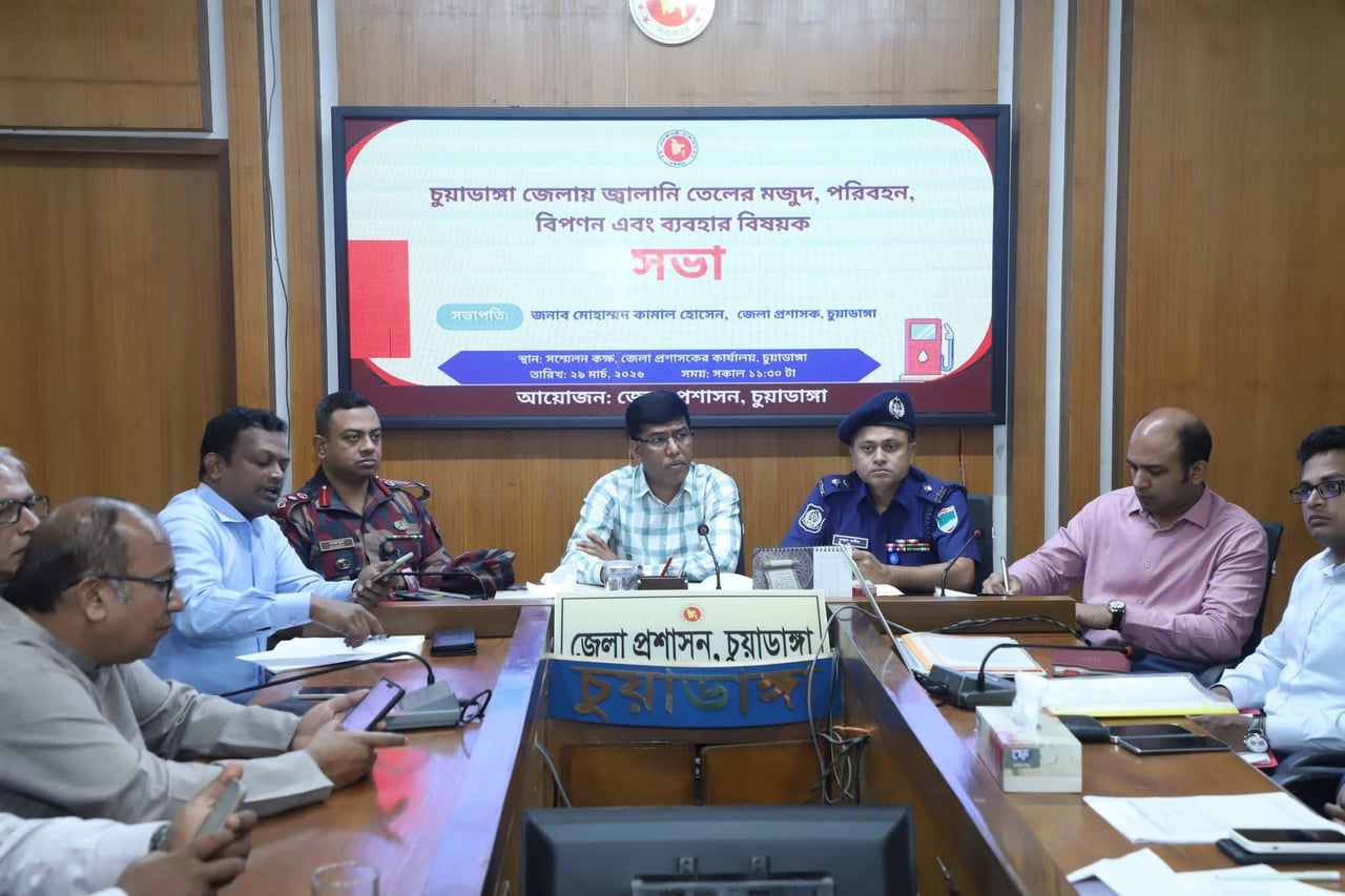 চুয়াডাঙ্গায় তেল বিক্রিতে নতুন নিয়ম: ‘ফুয়েল কার্ড’ ছাড়া মিলবে না জ্বালানি Cover